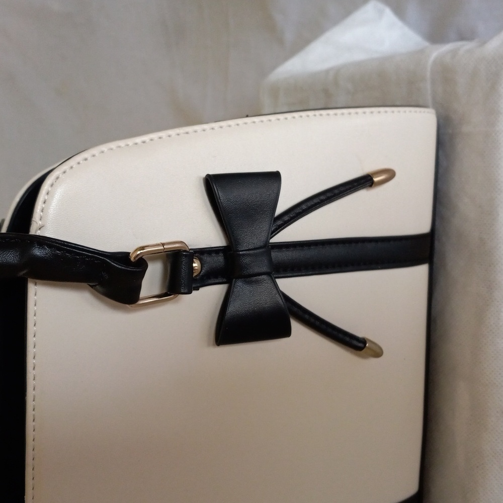 Handbag - Picture 2 of 15